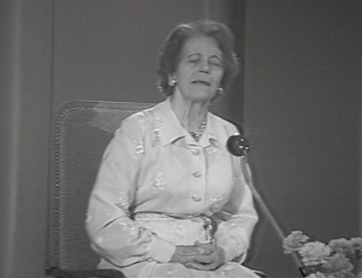 Medium Beatrice Brunner in trance during a lecture by spirit-teacher Joseph, recorded on video for the first time